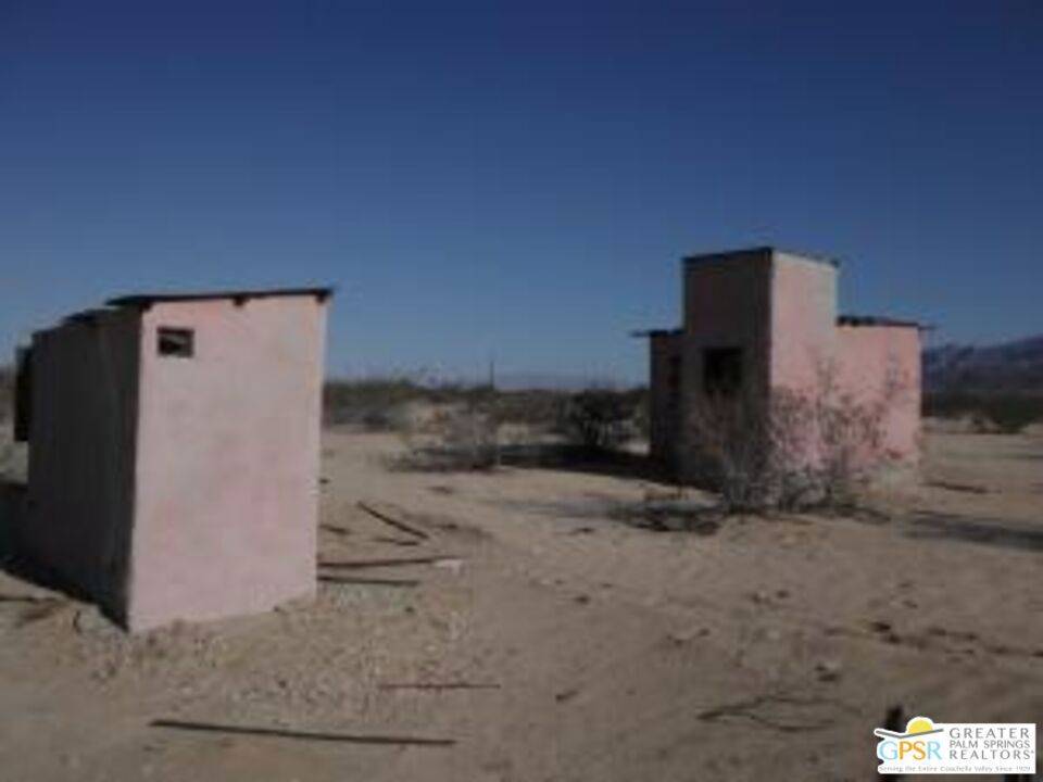 CA 92277,85878 Amboy RD