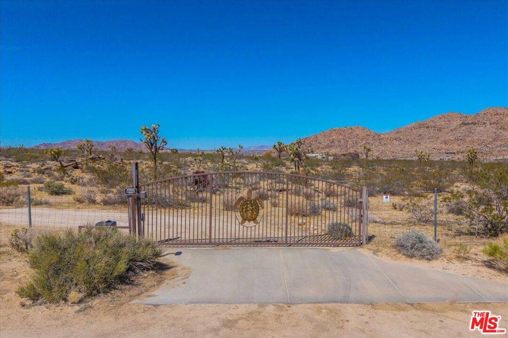 Joshua Tree, CA 92252,62200 Skyline DR