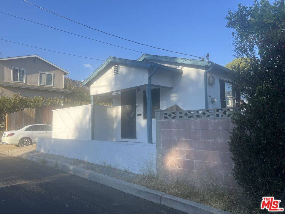 Tujunga, CA 91042,10052 France AVE