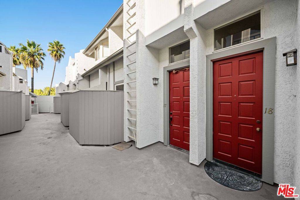 Studio City, CA 91604,10911 Bluffside DR #18