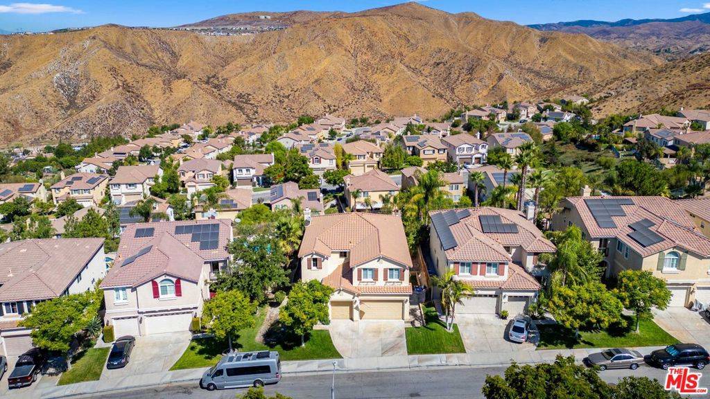 Santa Clarita, CA 91387,17205 Crest Heights DR