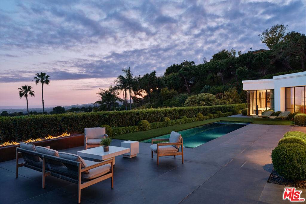 Beverly Hills, CA 90210,534 Chalette DR