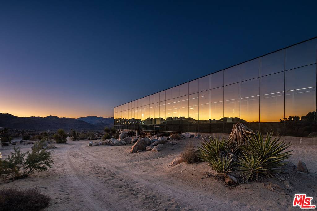 Joshua Tree, CA 92252,8198 Uphill RD