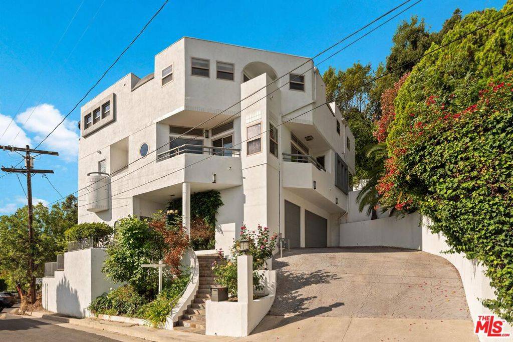 Sherman Oaks, CA 91403,15080 Encanto DR