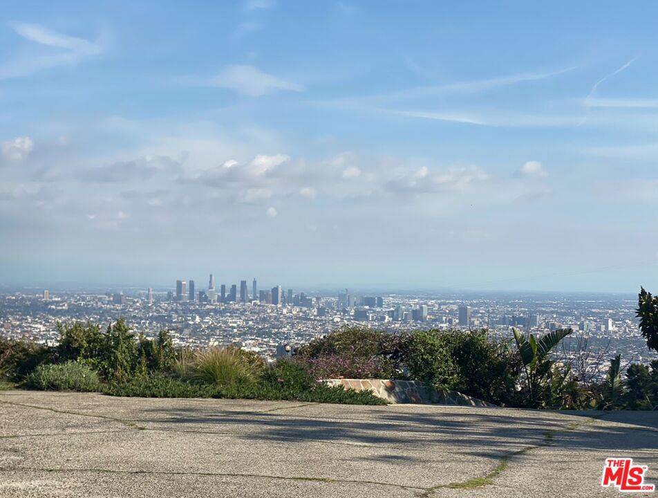 Los Angeles, CA 90046,7301 Mulholland DR