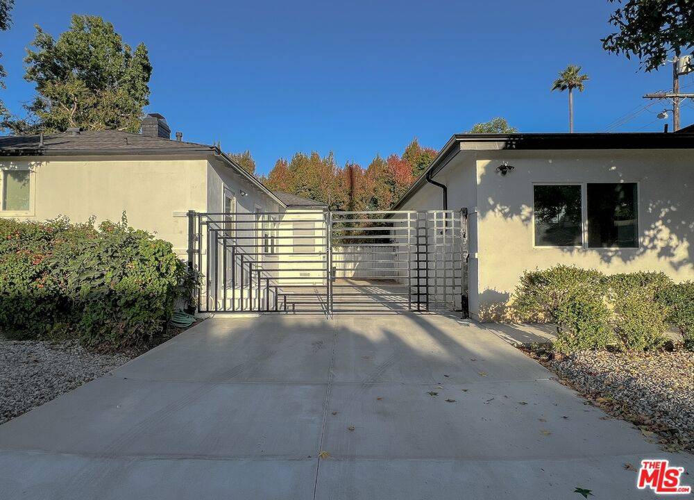 Valley Glen, CA 91401,13358 Martha ST