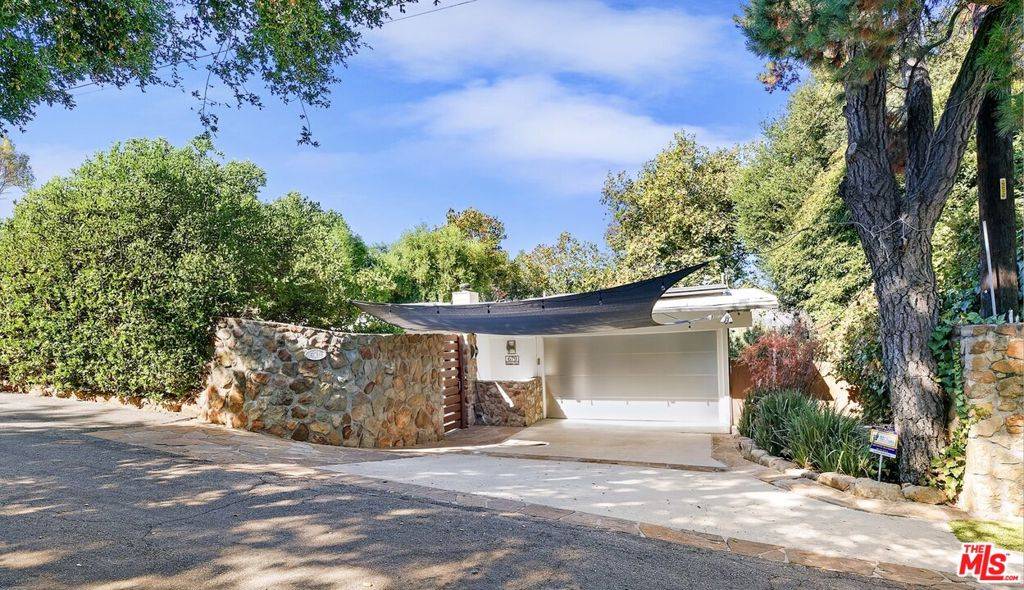 Calabasas, CA 91302,679 Wonder View DR