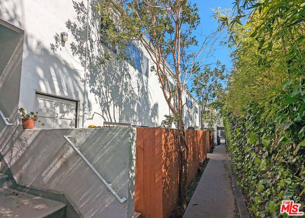 Santa Monica, CA 90404,1813 9th ST