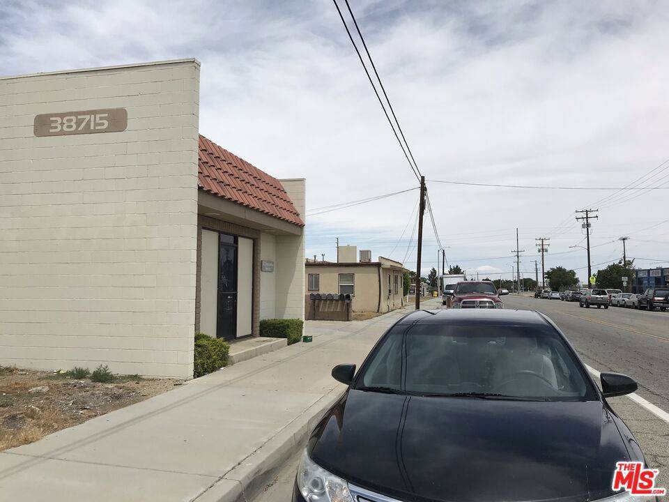 Palmdale, CA 93550,38701 6TH E Avenue Q3