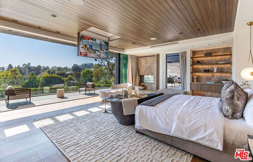 615 N Faring RD Los Angeles, CA 90077