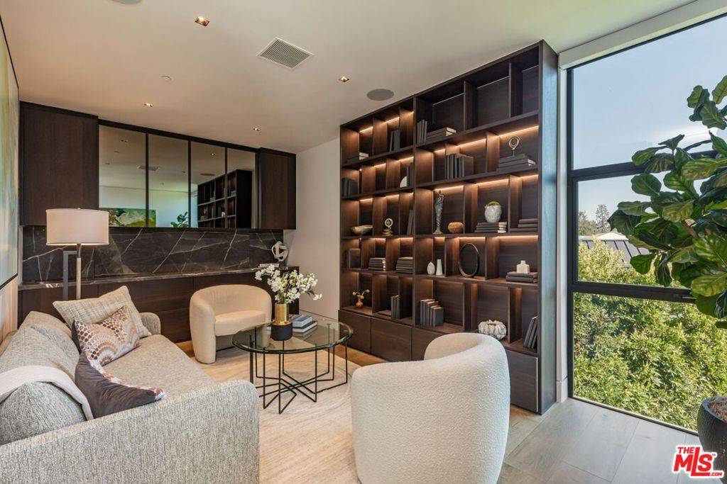 615 N Faring RD Los Angeles, CA 90077