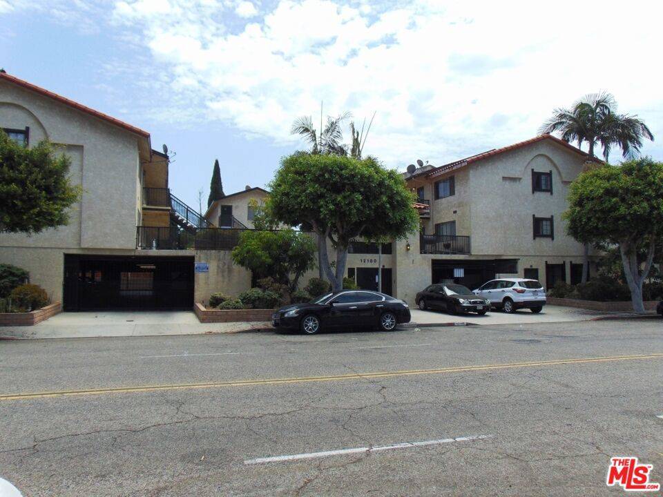 Hawthorne, CA 90250,12100 Birch AVE #12