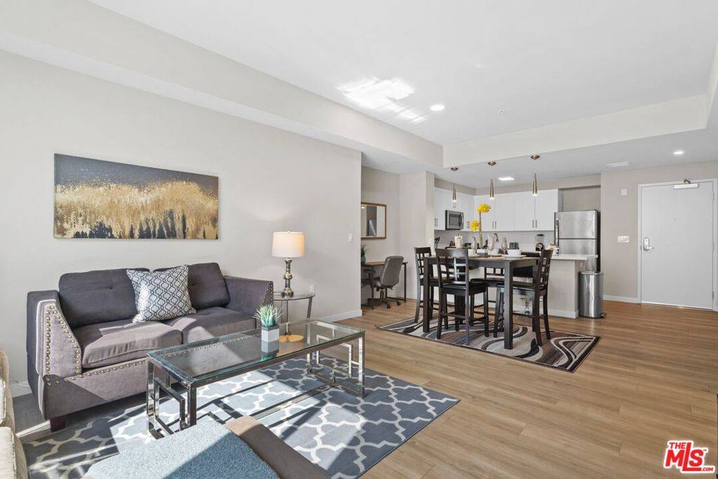 Los Angeles, CA 90005,2847 Leeward AVE #202
