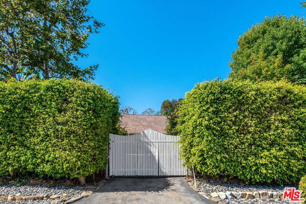 Pacific Palisades, CA 90272,765 Amalfi DR