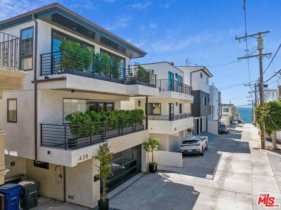 Manhattan Beach, CA 90266,428 21st PL