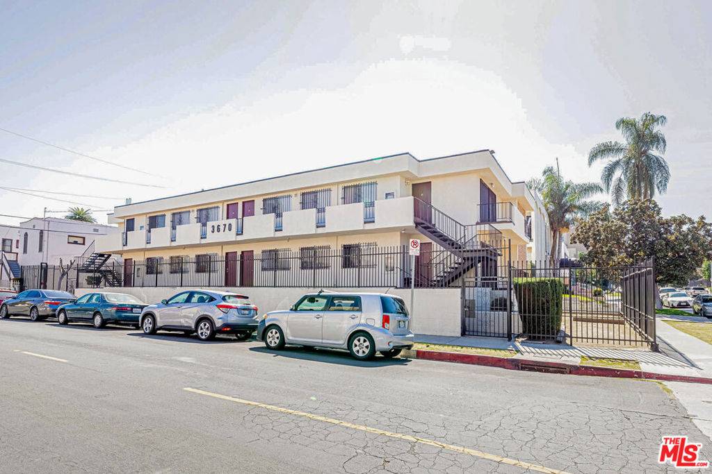 Los Angeles, CA 90019,940 S Gramercy PL
