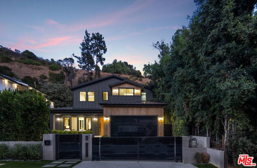 Beverly Hills, CA 90210,1530 N Beverly DR