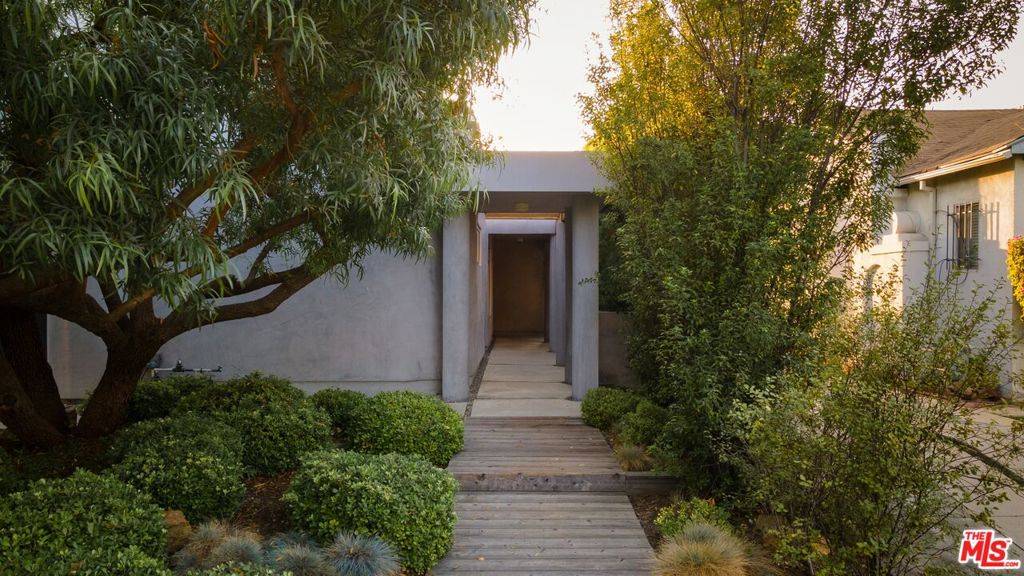 Los Angeles, CA 90004,507 N Lucerne BLVD