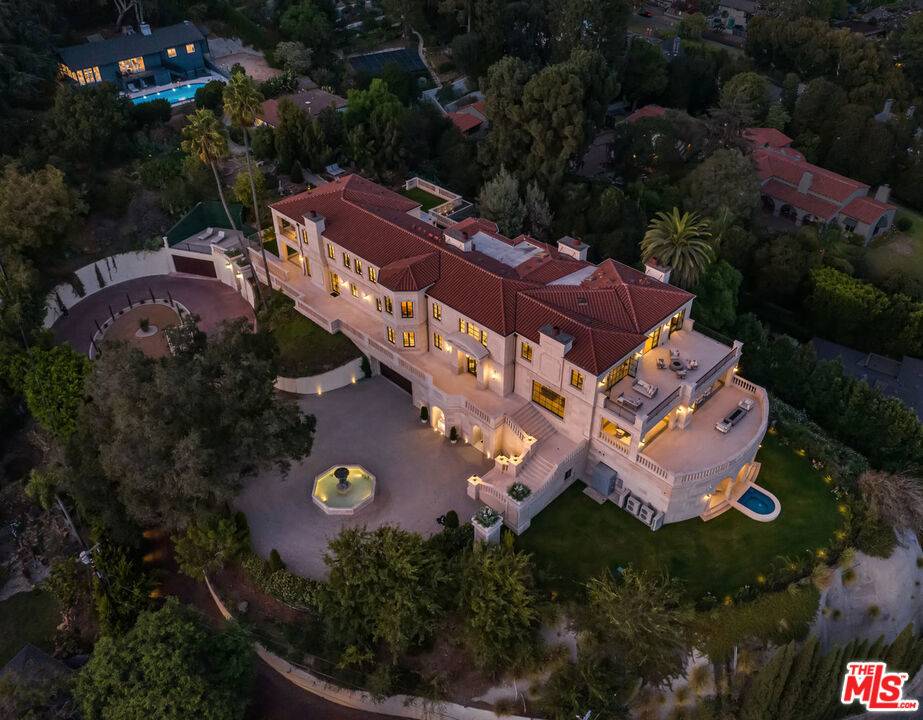Los Angeles, CA 90027,4533 Cockerham DR