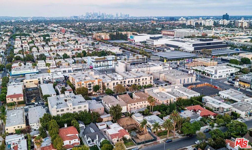Los Angeles, CA 90048,340 N Edinburgh AVE