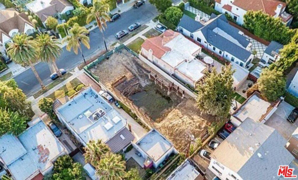 Los Angeles, CA 90048,340 N Edinburgh AVE