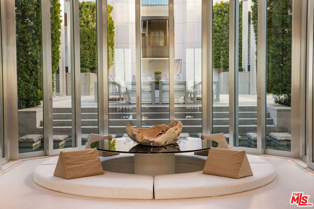 Beverly Hills, CA 90210,1261 Angelo DR