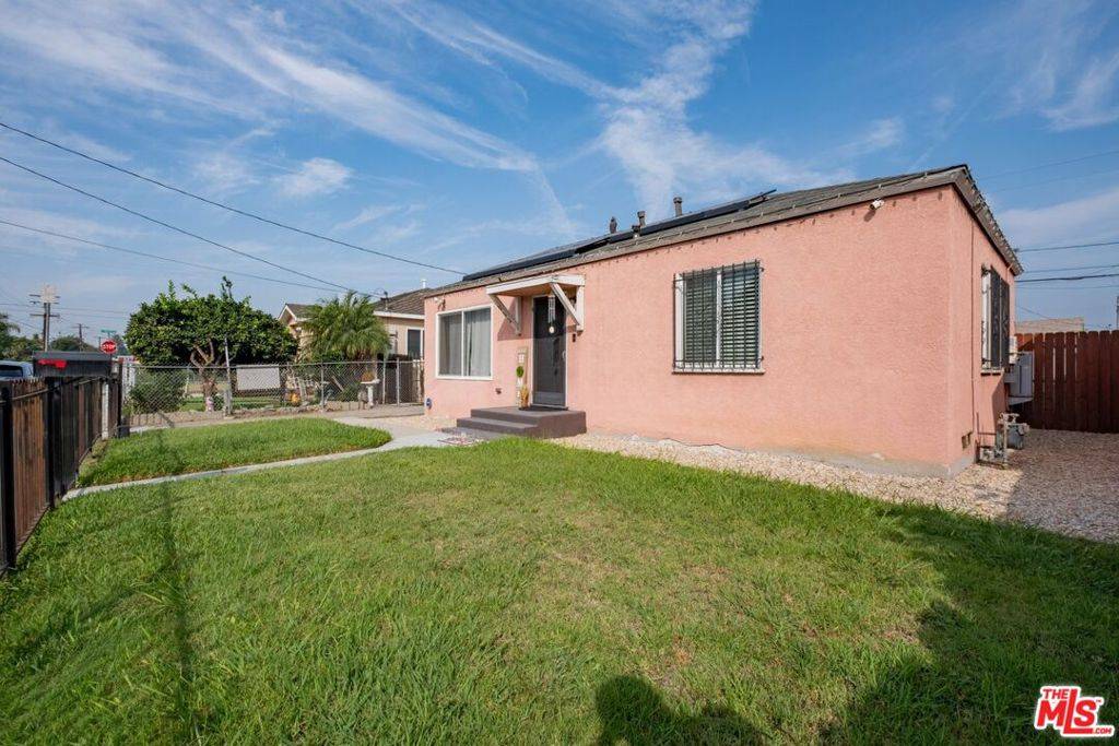 Compton, CA 90222,633 W Cherry ST