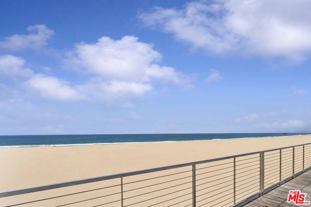 Marina Del Rey, CA 90292,5107 Ocean Front WALK