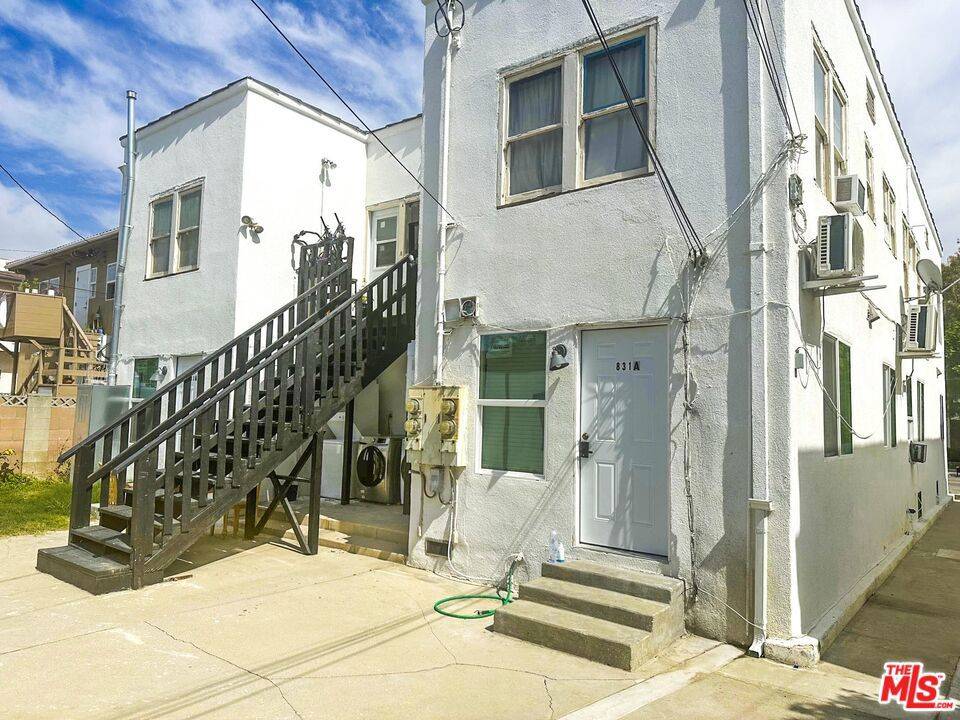 Los Angeles, CA 90029,831 N Heliotrope DR