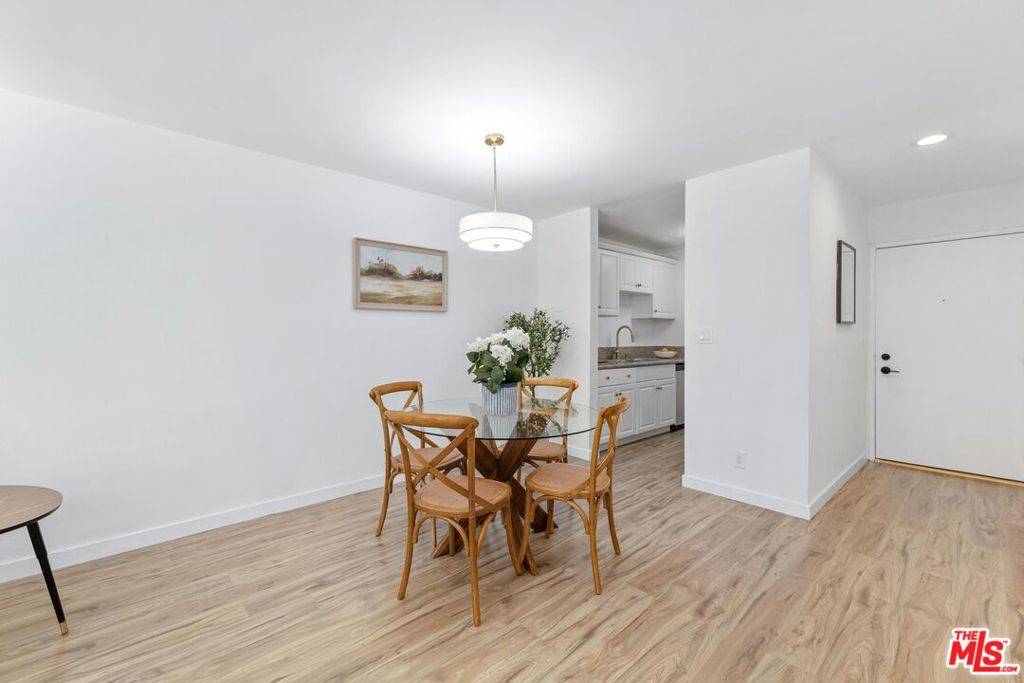 Winnetka, CA 91306,20134 Leadwell ST #217