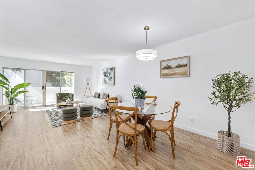 Winnetka, CA 91306,20134 Leadwell ST #217