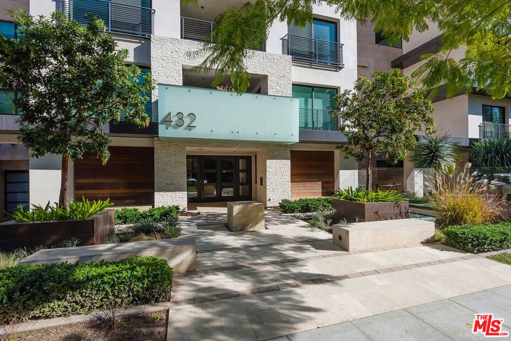 Beverly Hills, CA 90210,432 N OAKHURST DR #306