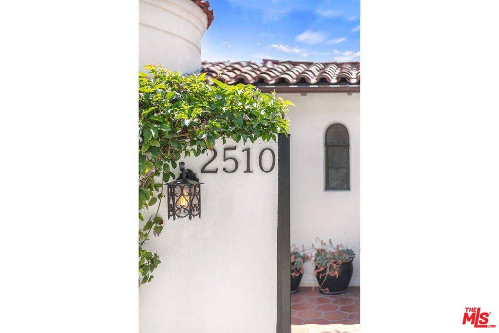 Los Angeles, CA 90027,2510 Chislehurst PL