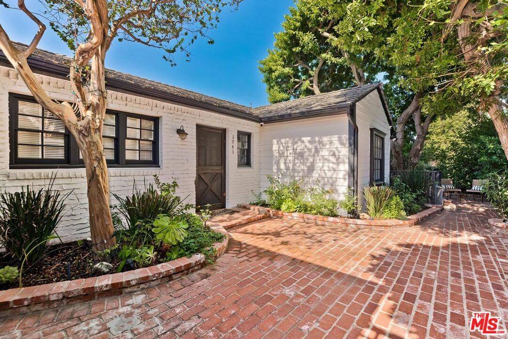 Studio City, CA 91604,3983 Sunswept DR