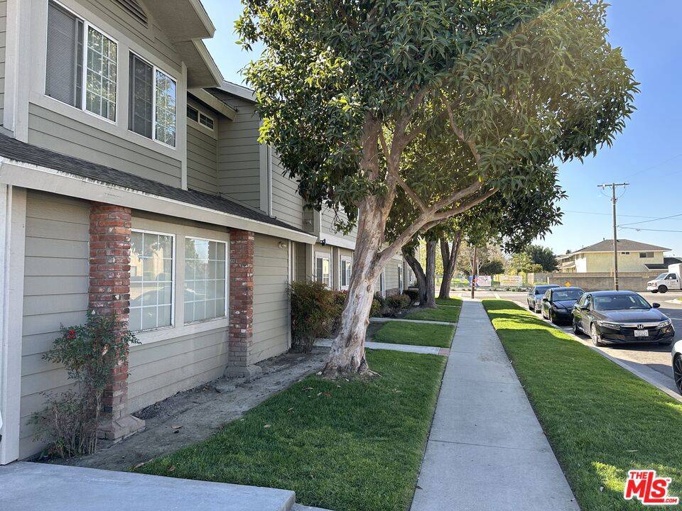 Los Alamitos, CA 90720,4001 Farquhar AVE