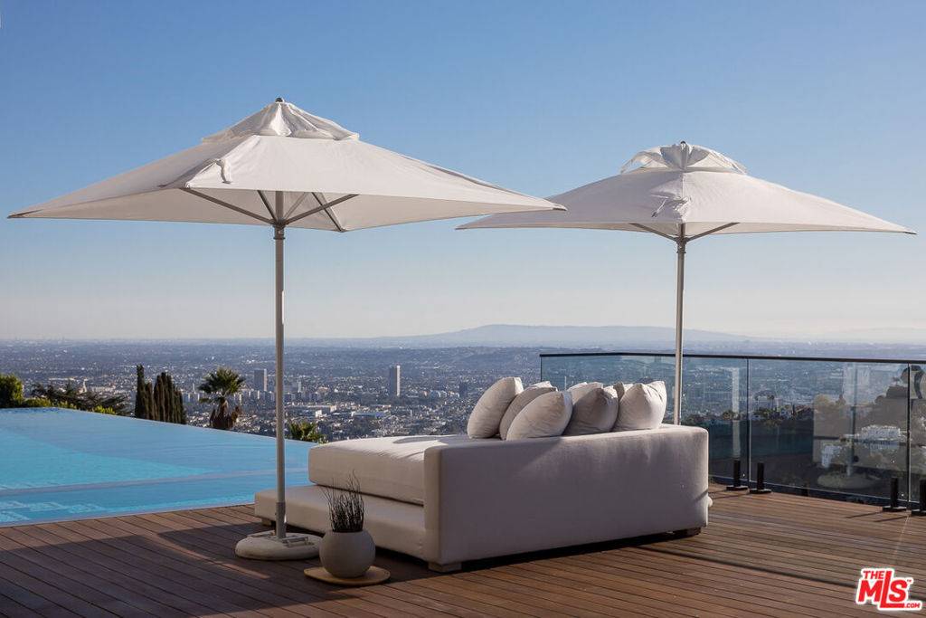 Los Angeles, CA 90046,2371 Achilles DR
