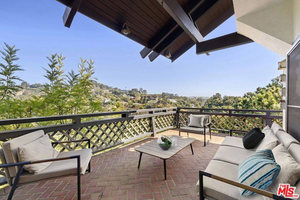 Pacific Palisades, CA 90272,1710 San Remo DR