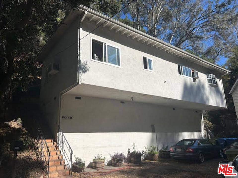 Los Angeles, CA 90046,8010 Padre LN