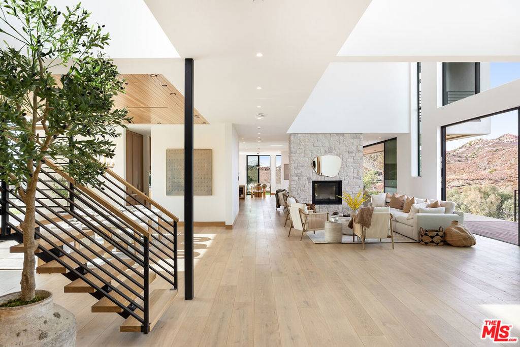 Malibu, CA 90265,32180 Mulholland HWY