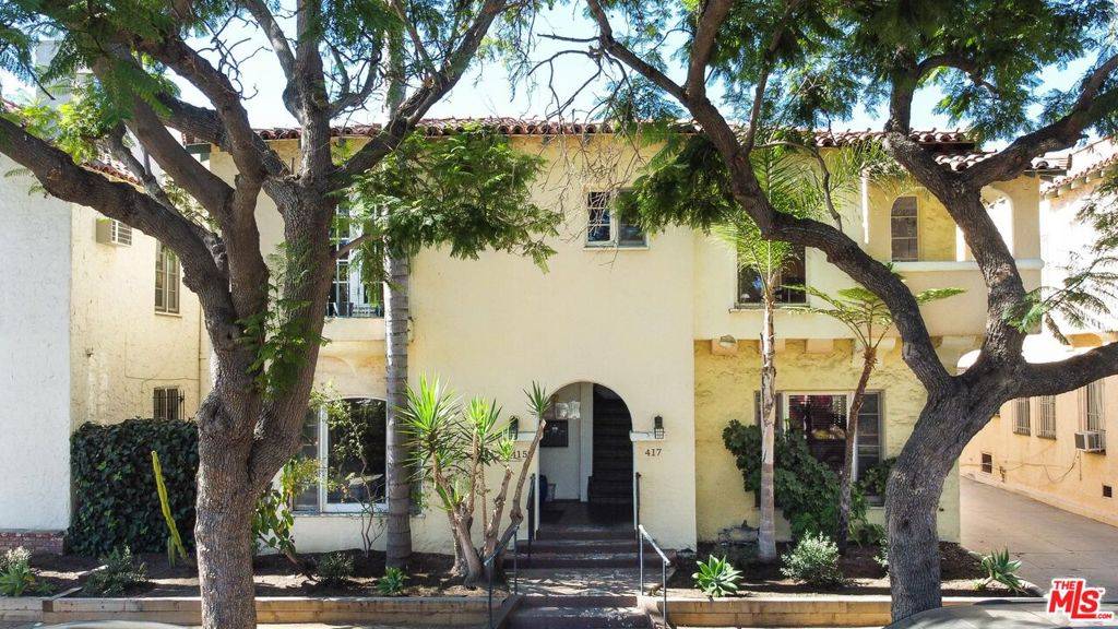 Los Angeles, CA 90036,415 N Genesee AVE