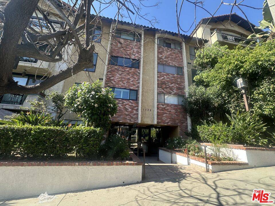 Los Angeles, CA 90046,1735 N Fuller AVE #330