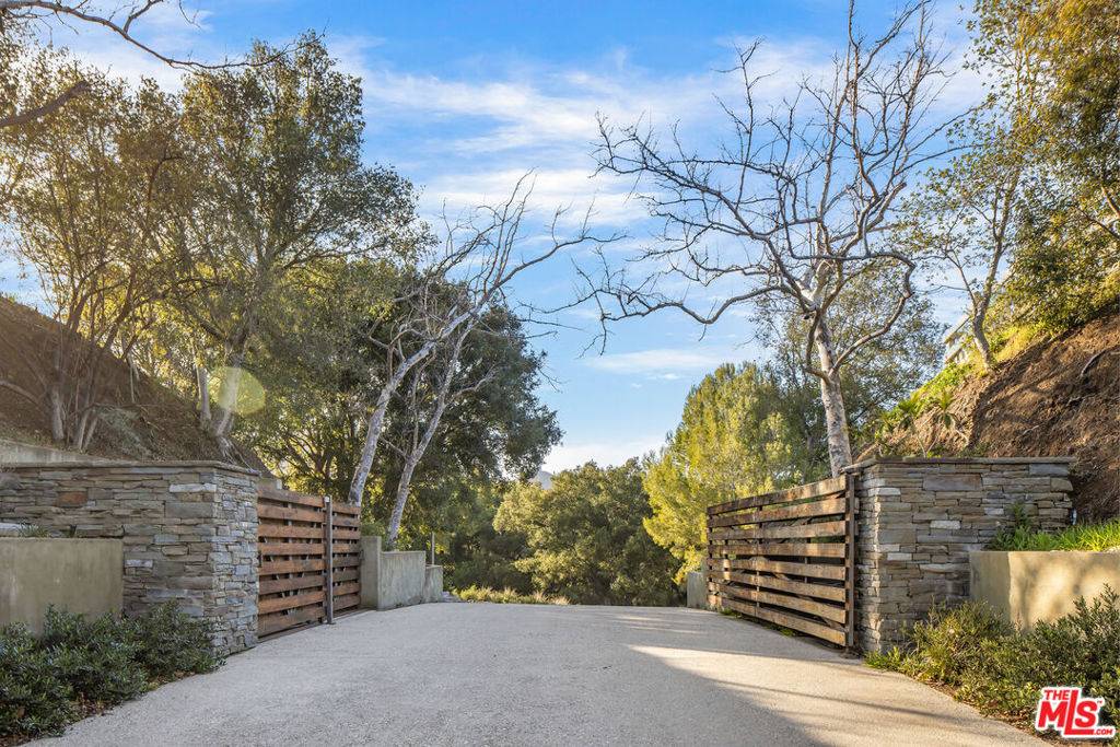 Calabasas, CA 91302,715 Crater Camp DR