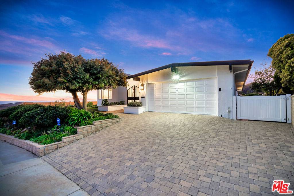 Malibu, CA 90265,3729 Oceanhill WAY