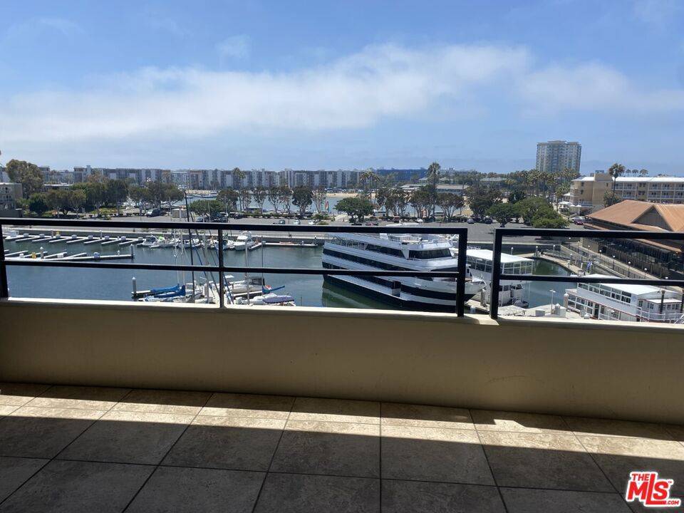 Marina Del Rey, CA 90292,4267 Marina City #202