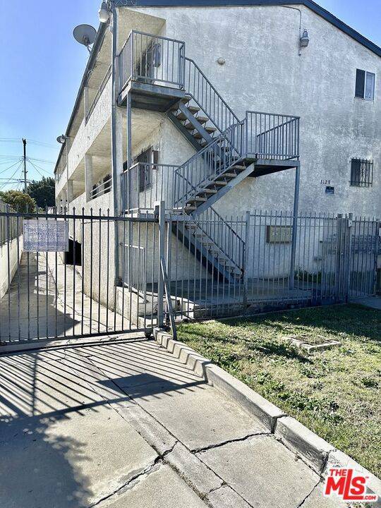 Los Angeles, CA 90043,3120 W 71st ST