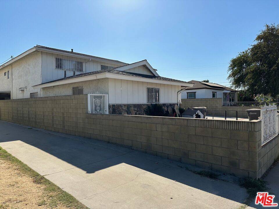 Lynwood, CA 90262,11044 Carson DR