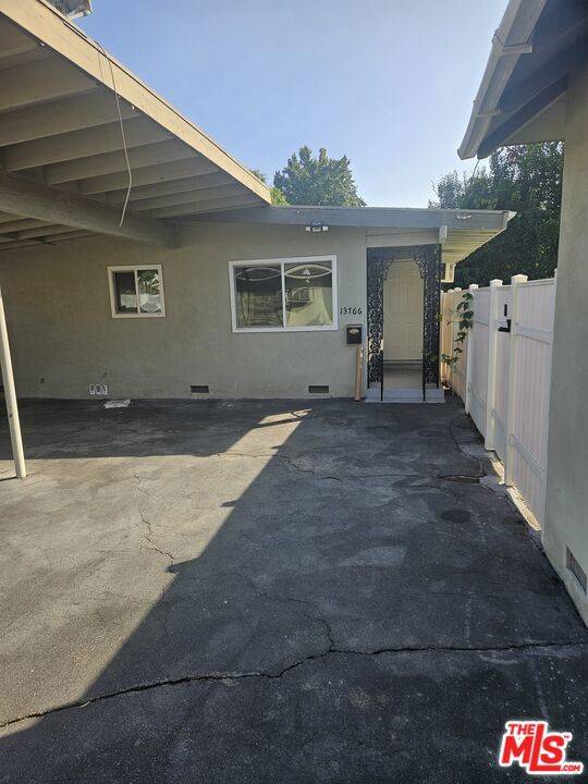 Van Nuys, CA 91401,13766 Erwin ST