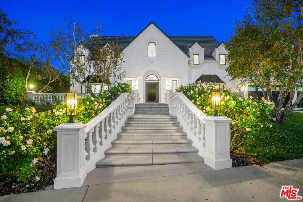 Woodland Hills, CA 91364,4608 Westchester DR