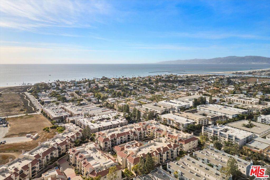 Playa Del Rey, CA 90293,8180 Manitoba ST #342