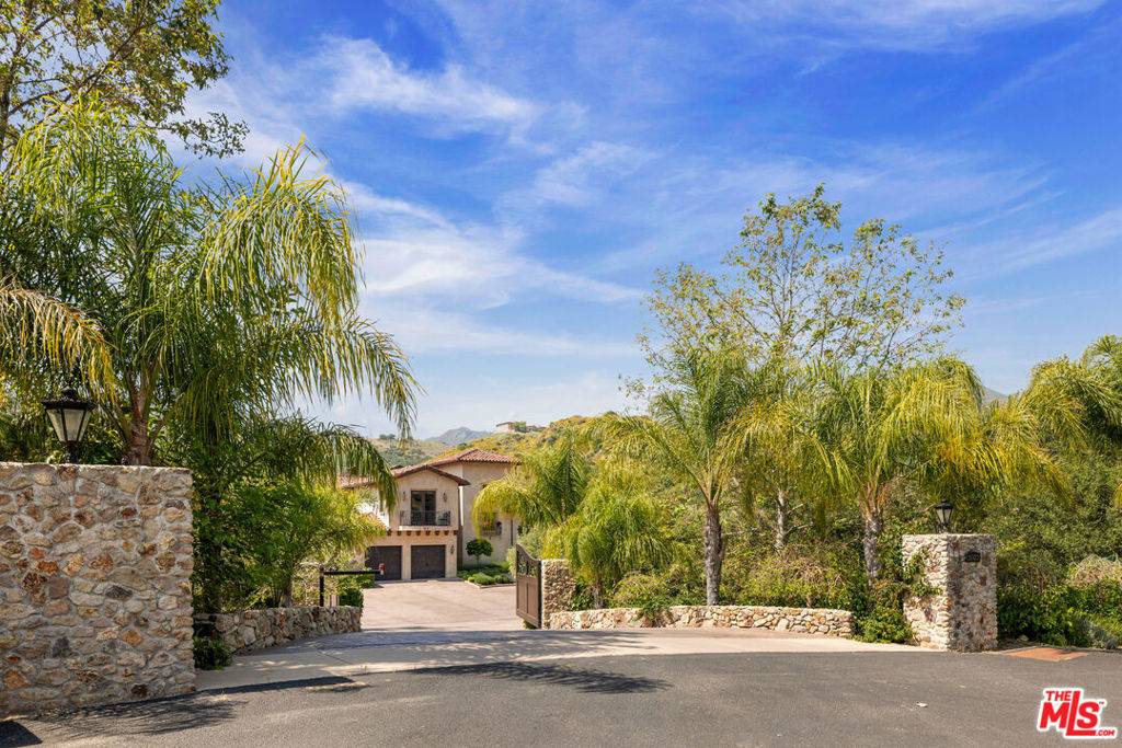 Agoura Hills, CA 91301,31823 Lobo Canyon RD